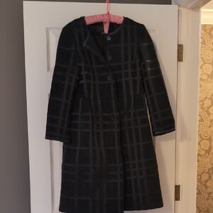 Ann Taylor S Elegant Black Trench Coat with Tailored Silhouette
